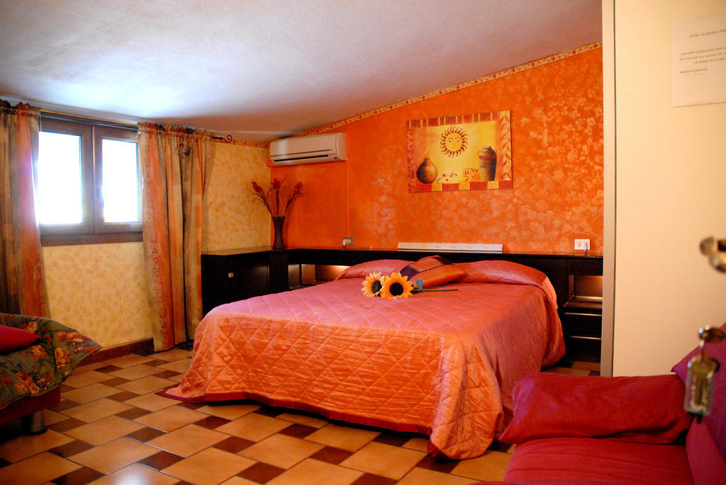 B&B Fantar House Carbonia Ruang foto