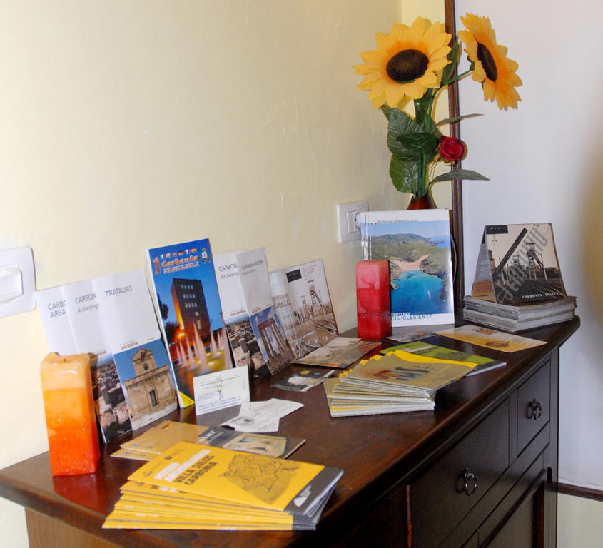B&B Fantar House Carbonia Bagian luar foto