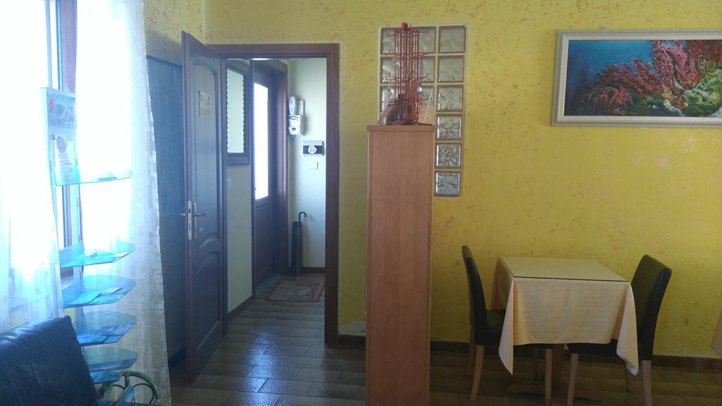 B&B Fantar House Carbonia Bagian luar foto
