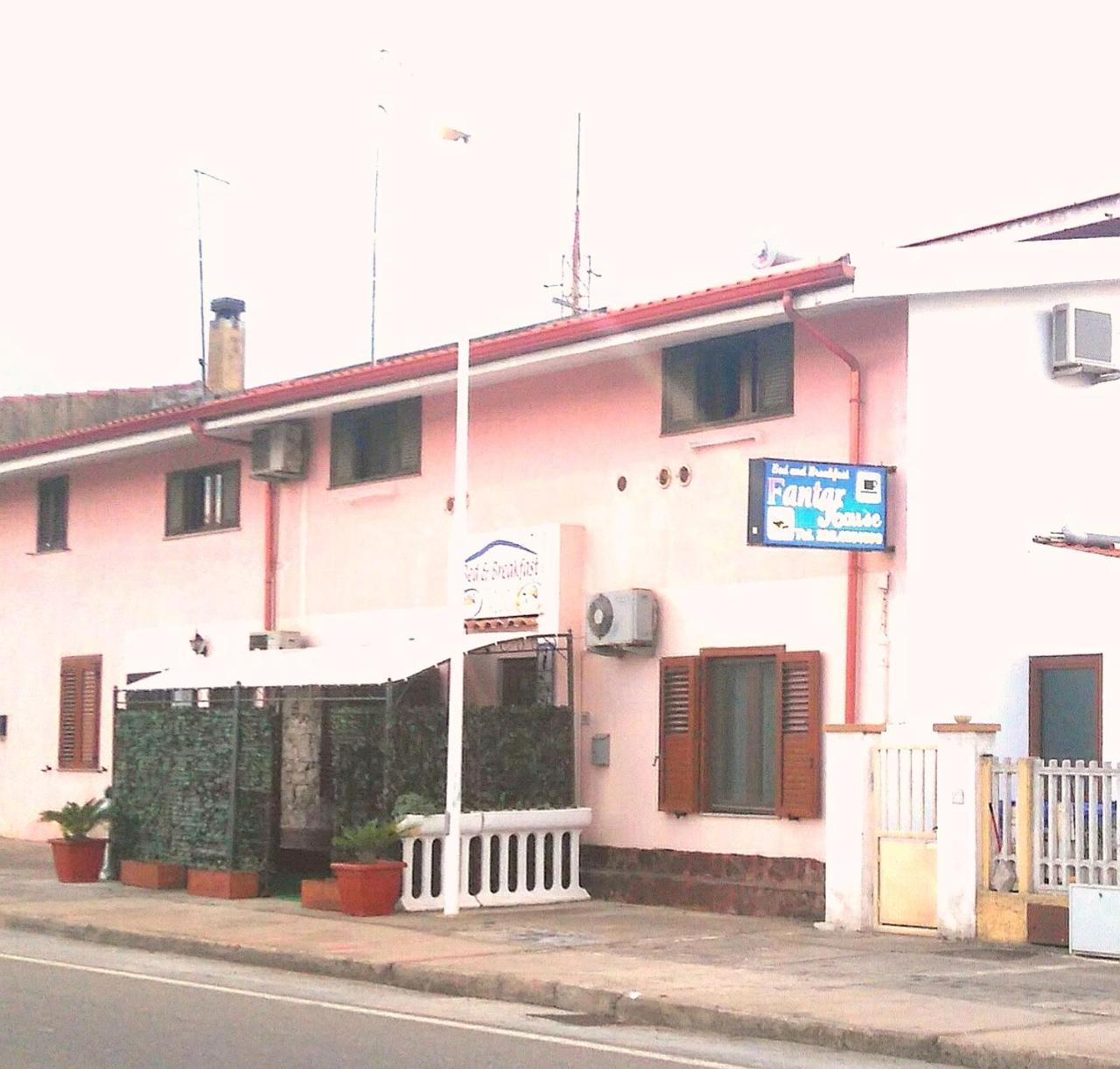 B&B Fantar House Carbonia Bagian luar foto